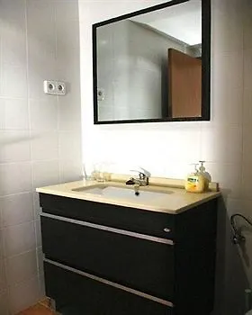 Ainb Raval Hospital Apartman